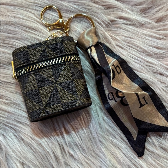 ONLY ONE: Playful Red Dog-Shaped Purse/Bag and Bag Charm/Keychain Made in Italy - Picture 9 of 16